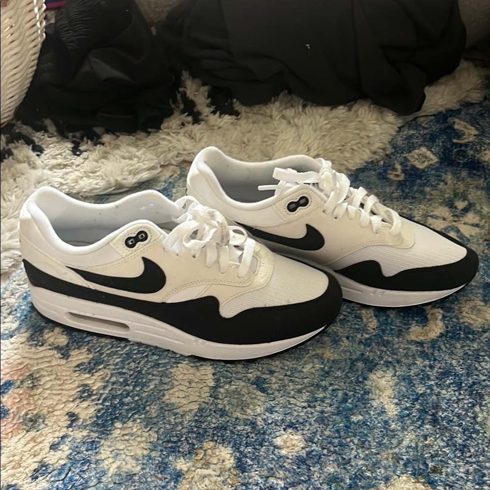 Nike Air Max White and Black Womens Sneakers